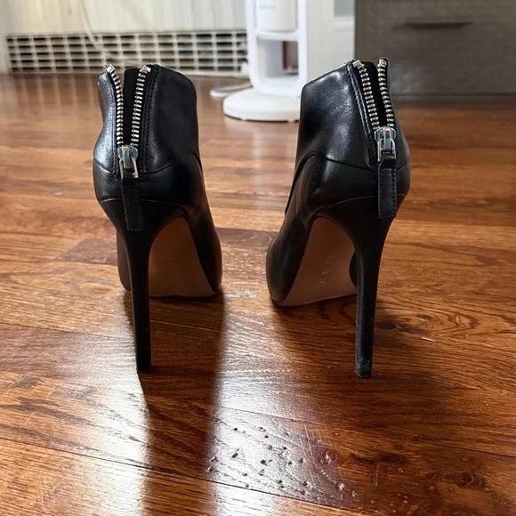 Nine West Navajoe Black Leather Heels - Picture 3 of 8